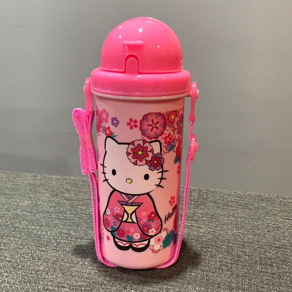 Hello Kitty cup with straw & crossbody strap